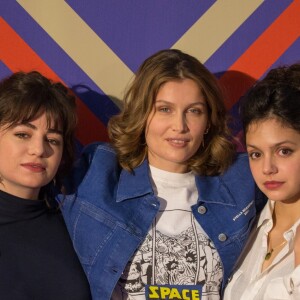 Noée Abita, Laetitia Casta et Alba Gaïa Bellugi au photocall de la série "Une île" lors de la 10e édition du festival series mania à Lille le 27 mars 2019. © Stéphane Vansteenkiste / Bestimage