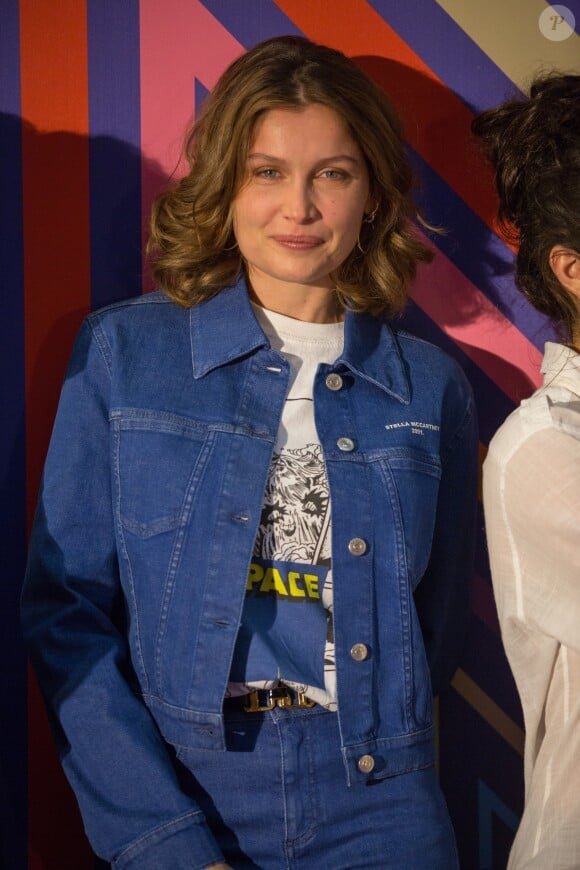 Laetitia Casta au photocall de la série "Une île" lors de la 10e édition du festival Séries Mania à Lille le 27 mars 2019. © Stéphane Vansteenkiste / Bestimage