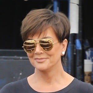 Exclusif - Kris Jenner sort d'un studio en même temps que Malika Haqq à Calabasas le 28 mars 2019.