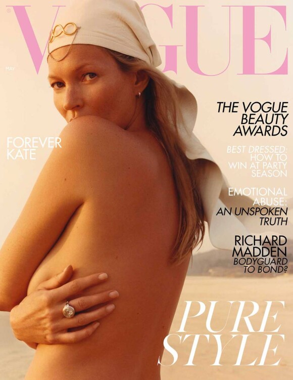 Kate Moss en couverture de l'édition britannique de Vogue. Numéro de mai 2019. Photo par Jamie Hawkesworth.