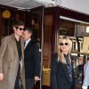 Kate Moss et son compagnon Nikolaï von Bismarck sortent de la brasserie Lipp à Paris et vont à l'hôtel Ritz le 27 février 2019.