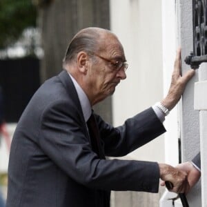 Jacques Chirac se rend chez des amis à Neuilly-sur-Seine le 4 octobre 2014.