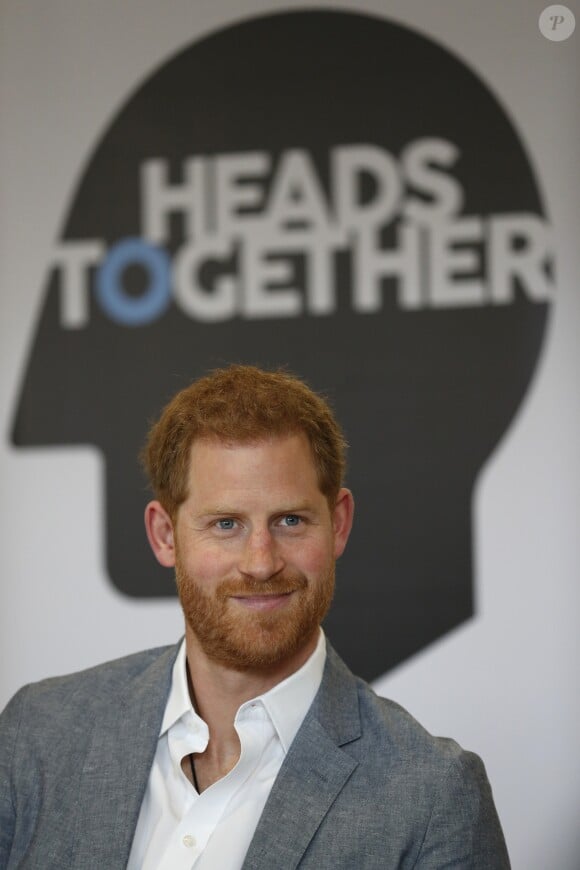 Le prince Harry, duc de Sussex, lors d'une réunion avec les acteurs de la santé mentale des adolescents et des jeunes adultes à Londres le 3 avril 2019.
