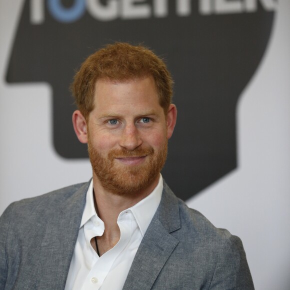 Le prince Harry, duc de Sussex, lors d'une réunion avec les acteurs de la santé mentale des adolescents et des jeunes adultes à Londres le 3 avril 2019.