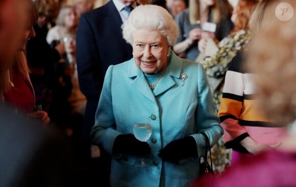 La reine Elisabeth II d'Angleterre lors d'une réception du conseil national des associations bénévoles au château de Windsor le 2 avril 2019.