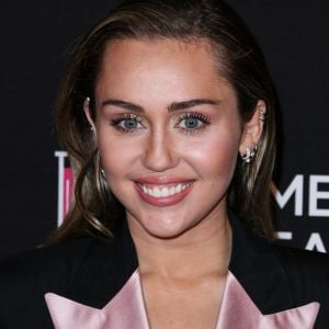 Miley Cyrus lors du photocall de la soirée "Women's Cancer Research Fund" à Beverly Hills le 28 février, 2019.