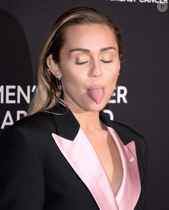 Miley Cyrus lors du photocall de la soirée "Women's Cancer Research Fund" à Beverly Hills le 28 février, 2019.