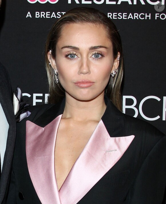 Miley Cyrus lors du photocall de la soirée "Women's Cancer Research Fund" à Beverly Hills le 28 février, 2019.
