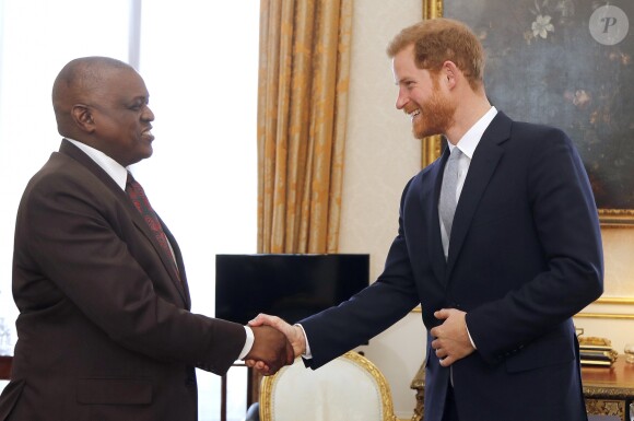 Le prince Harry en audience avec le président du Botswana Mokgweetsi au palais de Buckingham lors du "Commonwealth Heads of Government Meeting" à Londres. Le 17 avril 2018