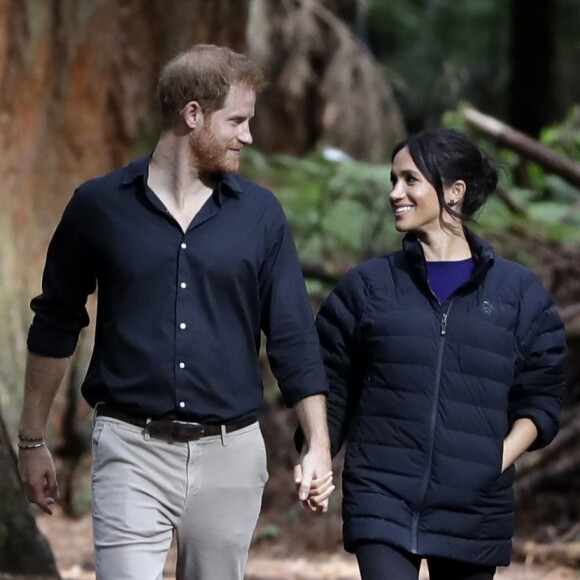 Le prince Harry, duc de Sussex et Meghan Markle, duchesse de Sussex (enceinte) visitent le site Redwoods Tree Walk à Rotorua, Nouvelle Zélande le 31 octobre 2018.