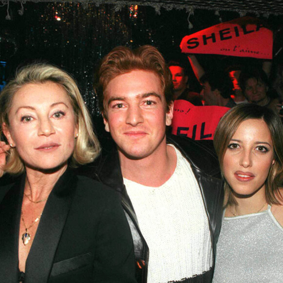 Sheila et son fils Ludovic Chancel, mort des suites d'une overdose le 7 juillet 2017 à 42 ans, en janvier 1998 au Queen à Paris.