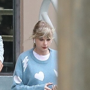 Exclusif - Taylor Swift se rend accompagné de son compagnon Joe Alwyn dans un studio d'enregistrement à Beverly Hills, le 3 mars 2019.