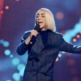 Le vainqueur de français de destination Eurovision 2019 Bilal Hassani chante en finale de la sélection nationale ukrainienne pour l'Eurovision 2019, à Kiev, Ukraine, le 25 février 2019.