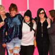 Mika Tard, la productrice, Amel Bent, Melha Bedia, Sylvie Hoarau et Katia Lewkowicz pour la série 'Kings' lors du photocall de la 5ème montée des marches de la 2ème édition du "Canneseries" au palais des Festivals à Cannes, France, le 9 avril 2019. © Bruno Bébert/Bestimage