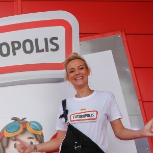 Exclusif - Elodie Gossuin, marraine de Futuropolis lors de l'inauguration de Futuropolis, la nouvelle ville des enfants, dans le parc du Futuroscope à Poitiers le 13 avril 2019. Avec 21 jeux et attractions répartis sur 3 hectares, cette mini-cité concentre sur un mode ludique toutes les envies des enfants et tous les métiers qu'ils rêveraient d'exercer dans le futur. © Philippe Doignon / Bestimage