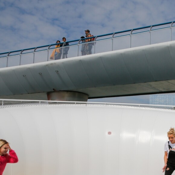 Exclusif - Elodie Gossuin, marraine de Futuropolis, sa fille Joséphine et son fils Léonard Lacherie lors de l'inauguration de Futuropolis, la nouvelle ville des enfants, dans le parc du Futuroscope à Poitiers le 13 avril 2019. Avec 21 jeux et attractions répartis sur 3 hectares, cette mini-cité concentre sur un mode ludique toutes les envies des enfants et tous les métiers qu'ils rêveraient d'exercer dans le futur. © Philippe Doignon / Bestimage