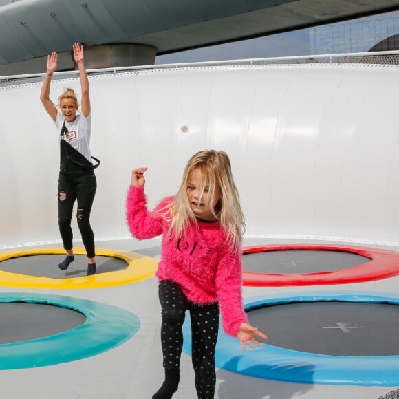 Exclusif - Elodie Gossuin, marraine de Futuropolis, sa fille Joséphine et son fils Léonard Lacherie lors de l'inauguration de Futuropolis, la nouvelle ville des enfants, dans le parc du Futuroscope à Poitiers le 13 avril 2019. Avec 21 jeux et attractions répartis sur 3 hectares, cette mini-cité concentre sur un mode ludique toutes les envies des enfants et tous les métiers qu'ils rêveraient d'exercer dans le futur. © Philippe Doignon / Bestimage