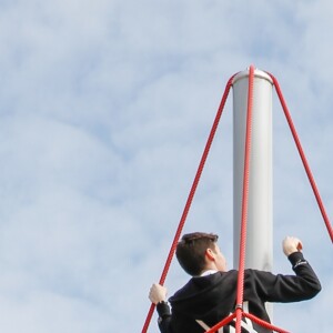 Exclusif - Tonya Kinzinger avec son fils lors de l'inauguration de Futuropolis, la nouvelle ville des enfants, dans le parc du Futuroscope à Poitiers le 13 avril 2019. Avec 21 jeux et attractions répartis sur 3 hectares, cette mini-cité concentre sur un mode ludique toutes les envies des enfants et tous les métiers qu'ils rêveraient d'exercer dans le futur. © Philippe Doignon / Bestimage