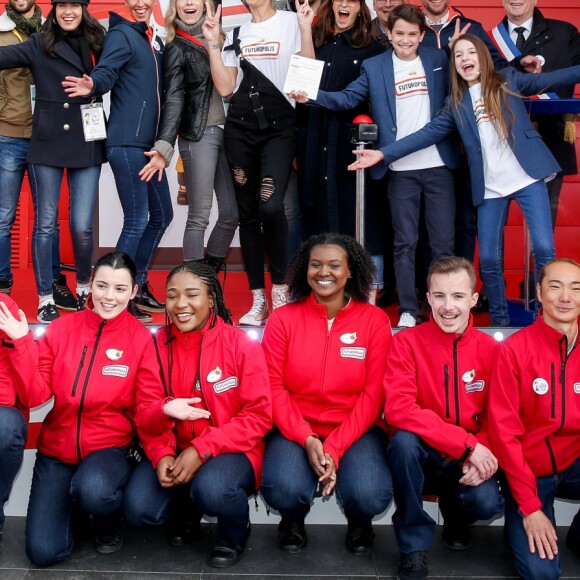 Exclusif - Tonya Kinzinger, Anne Caillon, David Ban, Maxime l'Aventurier (Kho Lanta), Farida (Coup d'food), Olivier Héral (directeur artistique) Rodolphe Bouin (Directeur parc Futuroscope), Elodie Arnaud (Directrice de Projet), François Fassier (Directeur des operations Compagnie des Alpes), Claude Eidelstein (Mairie de Chasseneuil du Poitou) Simon Regnard et Levanah Solomon , Elodie Gossuin, marraine de Futuropolis lors de l'inauguration de Futuropolis, la nouvelle ville des enfants, dans le parc du Futuroscope à Poitiers le 13 avril 2019. Avec 21 jeux et attractions répartis sur 3 hectares, cette mini-cité concentre sur un mode ludique toutes les envies des enfants et tous les métiers qu'ils rêveraient d'exercer dans le futur. © Philippe Doignon / Bestimage