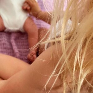 Erika Choperena publie une photo de sa fille Mia avec son petit frère Amaro nés le même jour, le 8 avril 2019. Instagram, le 15 avril 2019.