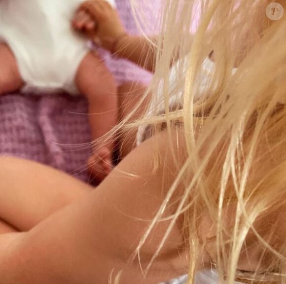 Erika Choperena publie une photo de sa fille Mia avec son petit frère Amaro nés le même jour, le 8 avril 2019. Instagram, le 15 avril 2019.