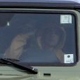 Justin Bieber au volant de sa voiture G Wagon (Mercedes-Benz Classe G) à Los Angeles, le 7 avril 2019. Il porte un sweat de sa nouvelle collection "Drew".