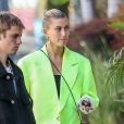 Exclusif - Justin Bieber et Hailey Baldwin Bieber sortent de l'hôtel Waldorf Astoria à Beverly Hills, Los Angeles. Hailey porte une veste de costume XXL jaune fluo! Le 27 mars 2019. F