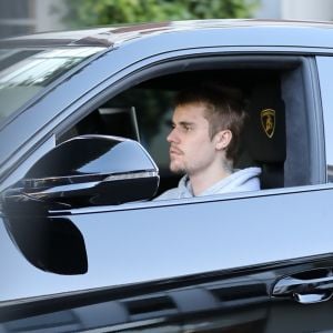 Exclusif - Justin Bieber arrive à un rendez-vous médical avec Barry C. Jacobsen à Beverly Hills le 14 mars 2019. Justin Bieber est arrivée avec sa Lamborghini Urus. Barry C. Jacobsen est consultant en médecine hyperbare. La médecine hyperbare, aussi connue sous le nom d'oxygénothérapie hyperbare, est l'utilisation médicale de l'oxygène à une pression supérieure à la pression atmosphérique.