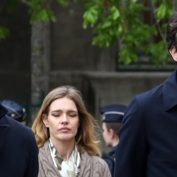 Antoine Arnault et sa compagne Natalia Vodianova viennent constater les dégâts de l'incendie de la cathédrale Notre-Dame de Paris le 16 avril 2019. © Stéphane Lemouton / Bestimage