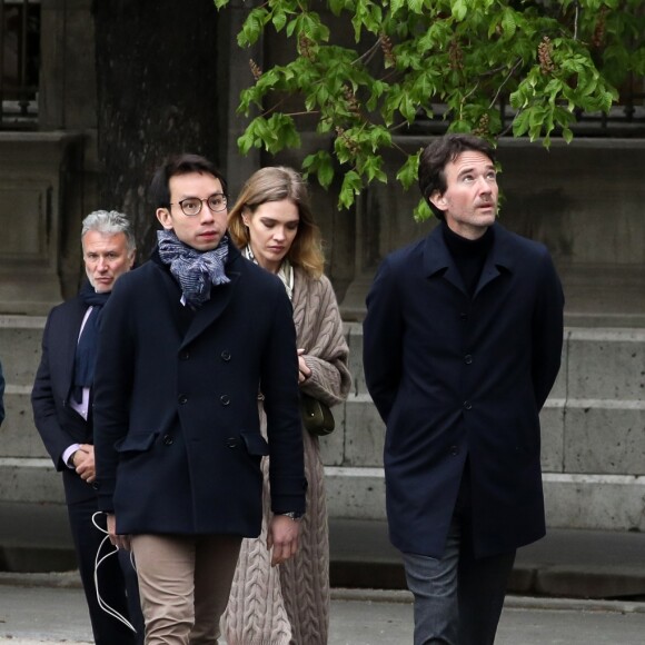 Antoine Arnault et sa compagne Natalia Vodianova viennent constater les dégâts de l'incendie de la cathédrale Notre-Dame de Paris le 16 avril 2019. © Stéphane Lemouton / Bestimage