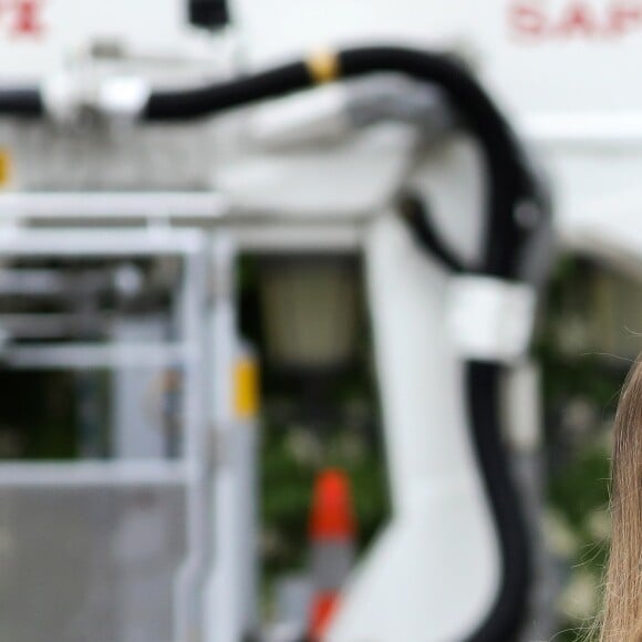 Natalia Vodianova constate les dégâts de l'incendie de la cathédrale Notre-Dame de Paris le 16 avril 2019. © Stéphane Lemouton / Bestimage