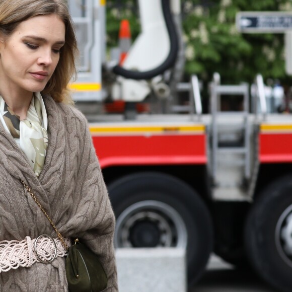 Natalia Vodianova constate les dégâts de l'incendie de la cathédrale Notre-Dame de Paris le 16 avril 2019. © Stéphane Lemouton / Bestimage