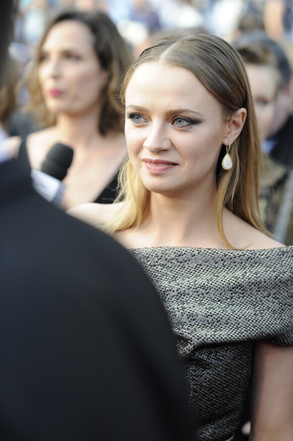 Sara Forestier - Les people s'apprêtent à monter les marches du film "La Tête Haute" pour l'ouverture du 68ème Festival du film de Cannes, le 13 mai 2015.