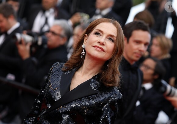 Isabelle Huppert - Montée des marches du film « Le Grand Bain » lors du 71ème Festival International du Film de Cannes. Le 13 mai 2018 © Borde-Jacovides-Moreau/Bestimage