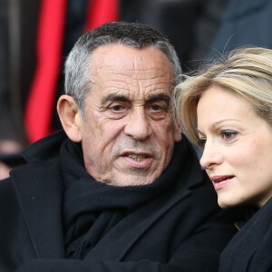Thierry Ardisson et sa femme Audrey Crespo-Mara - People au match de Ligue 1 PSG - Reims lors de la 27ème journée au Parc des Princes à Paris, le 20 février 2016.