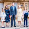Le roi Felipe VI d'Espagne entouré de la reine Letizia d'Espagne, leurs filles les princesses Leonor et Sofia et la reine Sofia - La famille royale espagnole assiste à la messe de Pâques à la cathédrale Palma de Majorque le 21 Avril 2019.