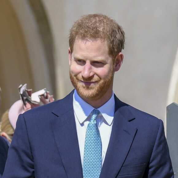 Le prince Harry, duc de Sussex, à la sortie de la messe de Pâques à la chapelle Saint-Georges du château de Windsor, le 21 avril 2019.