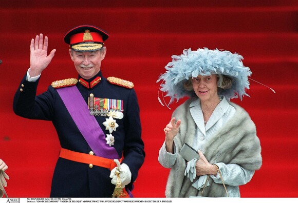 Le grand-duc Jean de Luxembourg avec sa femme le 3 décembre 1999 au mariage de Philippe et Mathilde de Belgique.