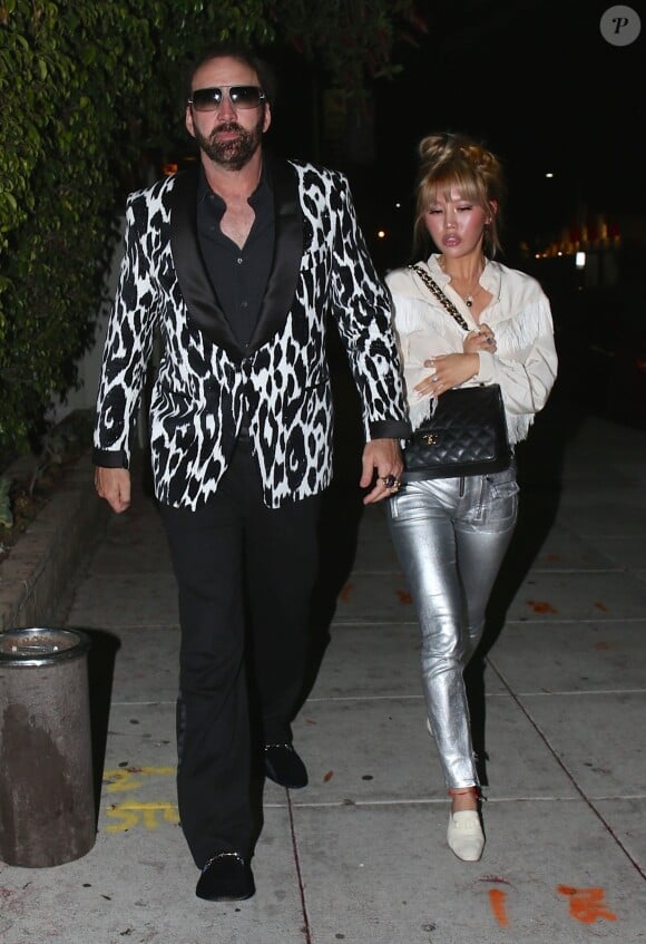 Exclusif - Nicolas Cage est allé dîner avec sa compagne Erika Koike à Beverly Hills, le 21 mai 2018. Il porte une veste à motif zebre.