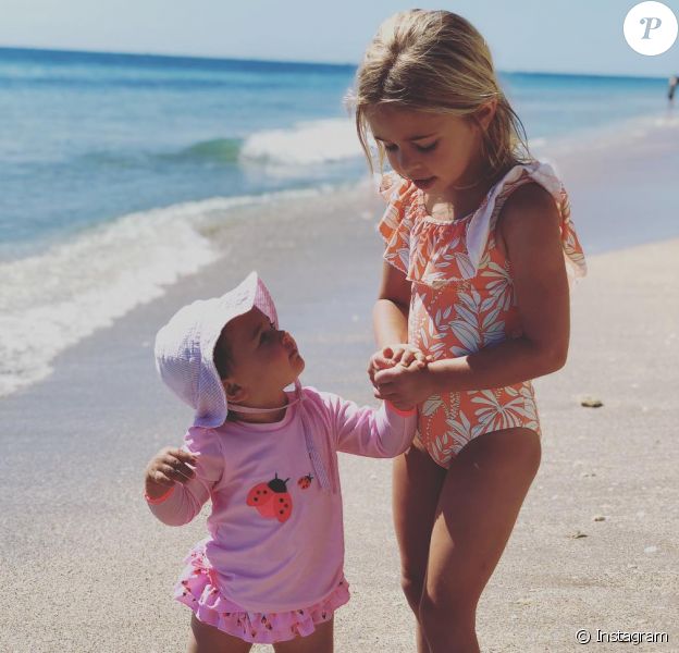 La princesse Leonore et la princesse Adrienne de Suède, les filles de la princesse Madeleine de Suède et son mari Christopher O'Neill, photographiées par leur mère en Floride lors des vacances de Pâques 2019. © Instagram Madeleine de Suède, 23 avril 2019.
