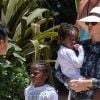 Exclusif - Charlize Theron et sa famille continuent leurs vacances à l'Atlantis Resort à Paradise Island, aux Bahamas. Charlize, sa mère Gerda et ses deux enfants, Jackson et August, ont fait une promenade sur la pittoresque Lazy River avant de plonger dans les eaux tropicales le 18 août 2018.