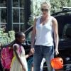 Exclusif - Charlize Theron part se promener avec ses enfants Jackson et August à Los Angeles. Le 28 mars 2017