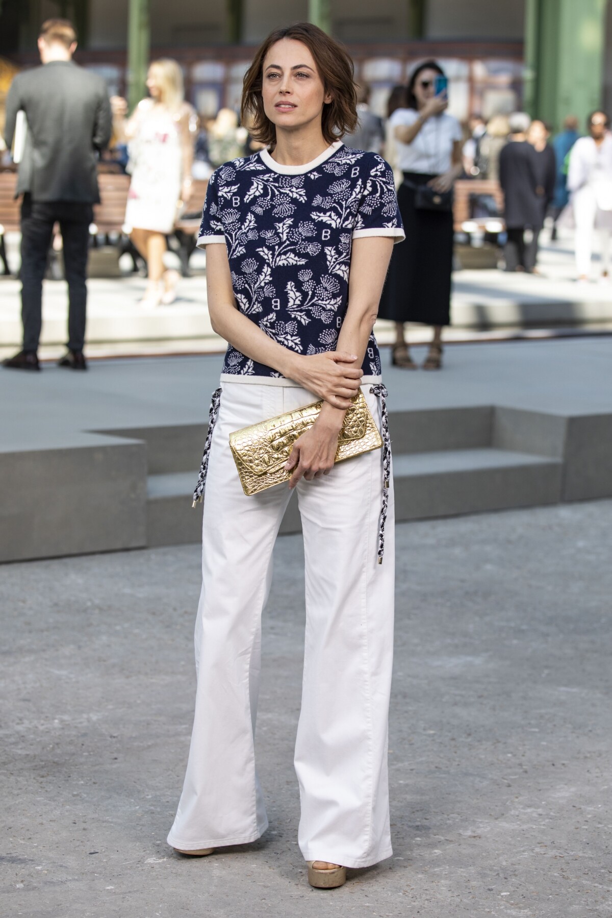 Photo : Anne Berest - Les célébrités au photocall du défilé "Chanel