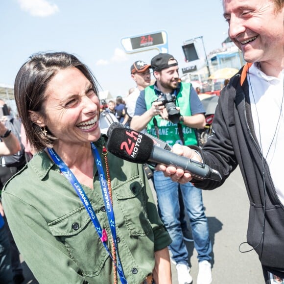 Exclusif - Alessandra Sublet, qui a récemment passé son permis Moto, a assisté pour la première fois à la 42e édition des 24 Heures Motos ce week-end. Après être venue de Paris en moto, elle a pu découvrir les coulisses de cet événement. Son programme a été intense : baptême de piste sur le circuit Bugatti, parade, rencontre de l'équipage 100% féminin (le Girls Racing Team avec notamment la jeune M. Coignard) et de Lil’Viber qui a participé à la Women’s Cup. Elle a également pu passer des nombreux moments avec les spectateurs venus en nombre ou encore assister à un relais de nuit dans le team Suzuki. Le Mans du 19 au 20 Avril 2019. © Cyril Moreau / Bestimage