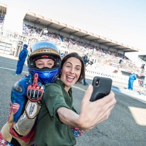 Exclusif - Alessandra Sublet, qui a récemment passé son permis Moto, a assisté pour la première fois à la 42e édition des 24 Heures Motos ce week-end. Après être venue de Paris en moto, elle a pu découvrir les coulisses de cet événement. Son programme a été intense : baptême de piste sur le circuit Bugatti, parade, rencontre de l'équipage 100% féminin (le Girls Racing Team avec notamment la jeune M. Coignard) et de Lil’Viber qui a participé à la Women’s Cup. Elle a également pu passer des nombreux moments avec les spectateurs venus en nombre ou encore assister à un relais de nuit dans le team Suzuki. Le Mans du 19 au 20 Avril 2019. © Cyril Moreau / Bestimage