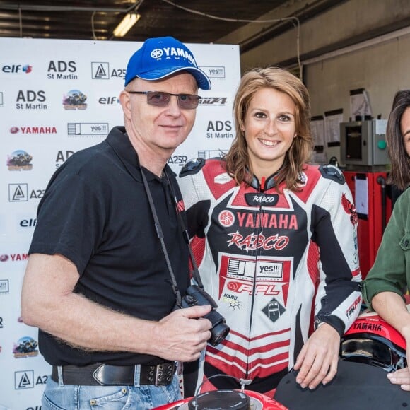 Exclusif - Alessandra Sublet , Mélodie Coignard et l'equipe girls racing team - Alessandra Sublet, qui a récemment passé son permis Moto, a assisté pour la première fois à la 42e édition des 24 Heures Motos ce week-end. Après être venue de Paris en moto, elle a pu découvrir les coulisses de cet événement. Son programme a été intense : baptême de piste sur le circuit Bugatti, parade, rencontre de l'équipage 100% féminin (le Girls Racing Team avec notamment la jeune M. Coignard) et de Lil’Viber qui a participé à la Women’s Cup. Elle a également pu passer des nombreux moments avec les spectateurs venus en nombre ou encore assister à un relais de nuit dans le team Suzuki. Le Mans du 19 au 20 Avril 2019. © Cyril Moreau / Bestimage