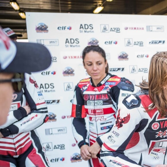 Exclusif - Alessandra Sublet, Mélodie Coignard et l'equipe girls racing team - Alessandra Sublet, qui a récemment passé son permis Moto, a assisté pour la première fois à la 42e édition des 24 Heures Motos ce week-end. Après être venue de Paris en moto, elle a pu découvrir les coulisses de cet événement. Son programme a été intense : baptême de piste sur le circuit Bugatti, parade, rencontre de l'équipage 100% féminin (le Girls Racing Team avec notamment la jeune M. Coignard) et de Lil’Viber qui a participé à la Women’s Cup. Elle a également pu passer des nombreux moments avec les spectateurs venus en nombre ou encore assister à un relais de nuit dans le team Suzuki. Le Mans du 19 au 20 Avril 2019. © Cyril Moreau / Bestimage