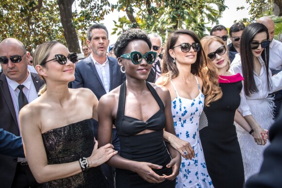 Lupita Nyong'o, Penelope Cruz (robe Ralph Lauren Collection), Jessica Chastain, Marion Cotillard, Fan Bingbing au photocall de "355" lors du 71ème Festival International du Film de Cannes, le 10 mai 2018. © Jacovides-Borde-Moreau/Bestimage