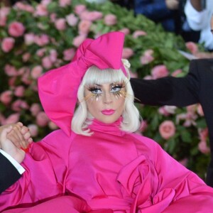 Lady Gaga et couturier Brandon Maxwell - 71e édition du MET Gala sur le thème "Camp: Notes on Fashion" au Costume Intitute du Metropolitan Museum of Art à New York, le 6 mai 2019.