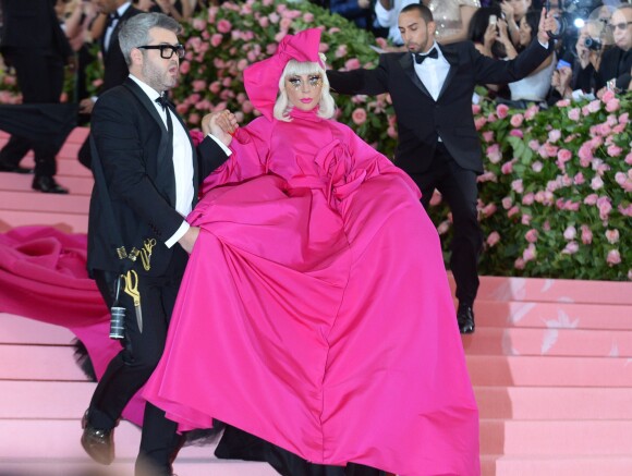 Lady Gaga et couturier Brandon Maxwell - 71e édition du MET Gala sur le thème "Camp: Notes on Fashion" au Costume Intitute du Metropolitan Museum of Art à New York, le 6 mai 2019.